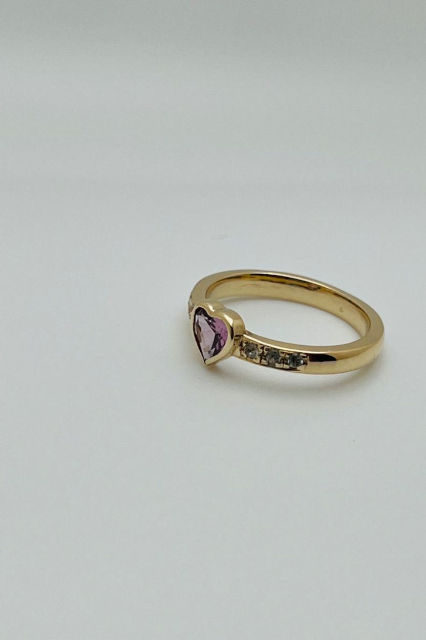 Purple Sapphire Ring with Diamond.